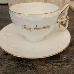 2 for $20 deal 💰💰💰
40th Anniversary cup and saucer set